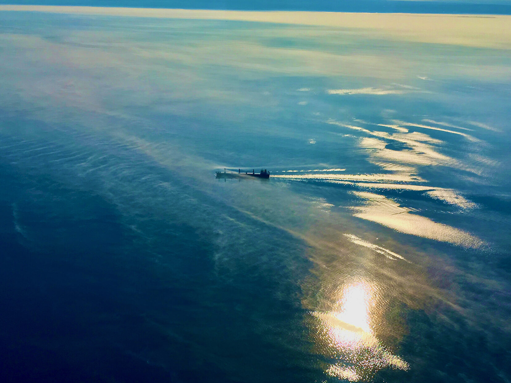 Traversier dans la brume à l'embouchure du fjord du Saguenay, près de Tadoussac